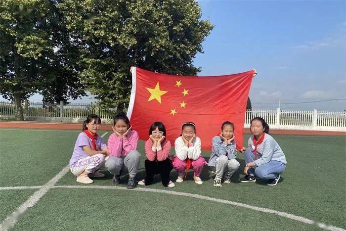 半岛两会特刊获点赞！《出彩2024——聚焦青岛市两会半岛全媒体特刊》送到代表和委员身边